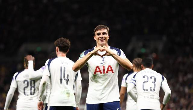 麦格拉思在, 对于热刺主 麦格拉思在, 对于热刺主