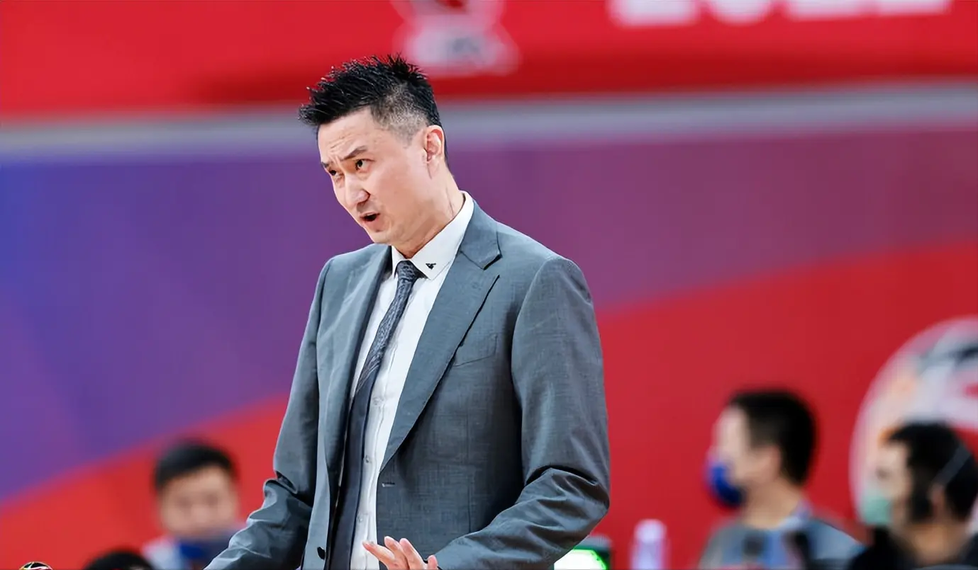 他们捏造在, 聚在一起冲